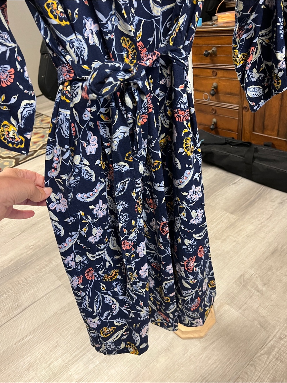 Women’s Garnet Hill Navy Floral robe lightweight with pockets - Picture 5 of 11